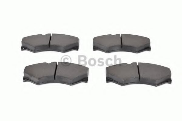 BOSCH - 0 986 467 841 - К-кт перед. гальм. колодок DB 124,207,208,210,407-409D 81-95