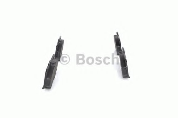 BOSCH - 0 986 467 841 - К-кт перед. гальм. колодок DB 124,207,208,210,407-409D 81-95