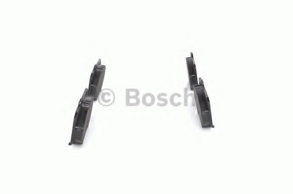 BOSCH - 0 986 467 841 - К-кт перед. гальм. колодок DB 124,207,208,210,407-409D 81-95